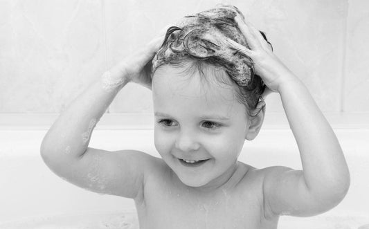 Newborn Hair Care Made Easy: Expert Tips for a Gentle First Wash - zizuka
