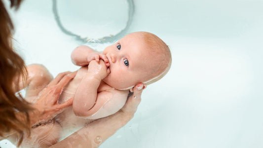 Your Baby's First Bath- How to Bath a Newborn Baby - zizuka