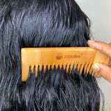 girl using neem comb